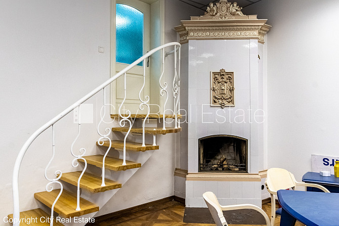 Fasādes māja, vieta vairākām automašīnām, ieeja no ielas un pagalma, terase 15 m2, logi Rīga - foto 2