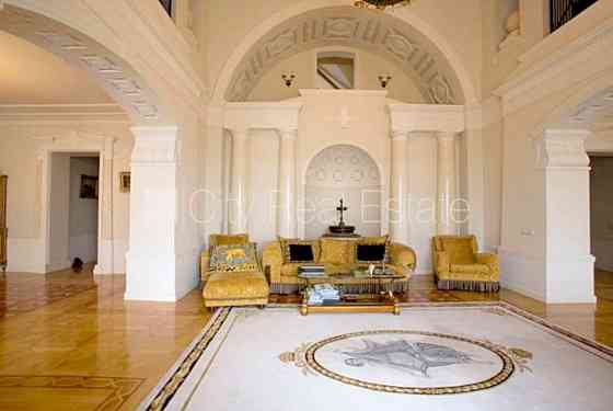 Земля в собственности, фасадный дом, реновированный дом, поменянное покрытие Rīga