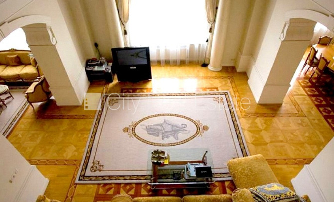 Fasādes māja, renovēta māja, mainīts Jumta segums, labiekārtota apzaļumota teritorija, Rīga - foto 2