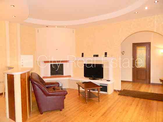 Дом во дворе, вход со двора, окна выходят во двор, количество спален 2 шт., Rīga