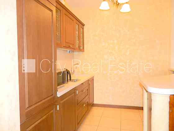 Дом во дворе, вход со двора, окна выходят во двор, количество спален 2 шт., Rīga