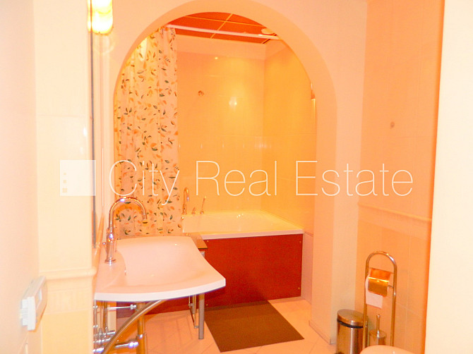 Pagalma māja, ieeja no pagalma, logi vērsti uz pagalma pusi, guļamistabu skaits 2 gab., istabas Rīga - foto 11