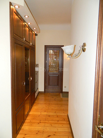 Pagalma māja, ieeja no pagalma, logi vērsti uz pagalma pusi, guļamistabu skaits 2 gab., istabas Rīga - foto 9