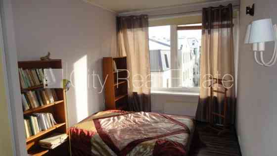 Благоустроенный озеленённый двор, закрытый двор, въездные ворота оснащены Rīga