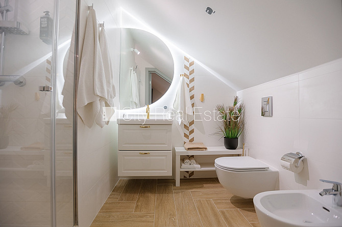 Новостройка, благоустроенный озеленённый двор, закрытый двор, озеленённая Юрмала - изображение 20