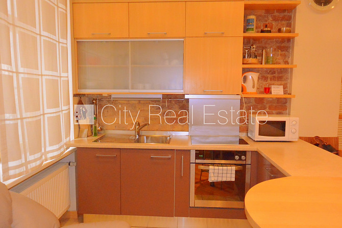 Дом во дворе, кирпичные стены, закрытый двор, место для машины, лестничная клетка Рига - изображение 5