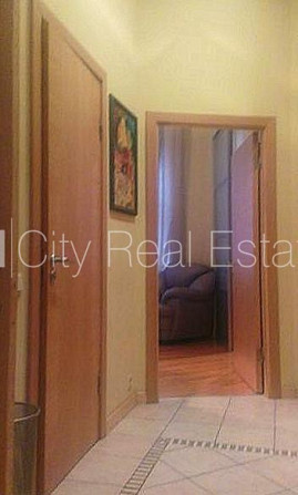 Дом во дворе, кирпичные стены, закрытый двор, место для машины, лестничная клетка Рига - изображение 11