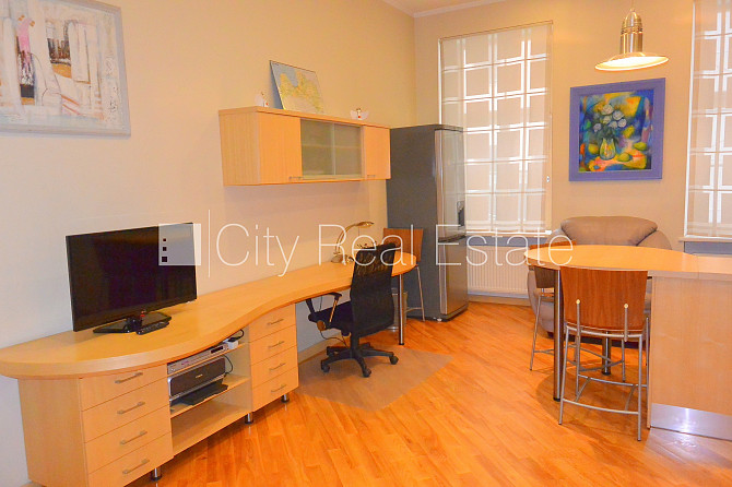 Дом во дворе, кирпичные стены, закрытый двор, место для машины, лестничная клетка Рига - изображение 6