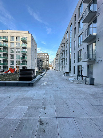 Jaunceltne, fasādes māja, labiekārtota apzaļumota teritorija, slēgts pagalms, pagalmā bērnu Rīga - foto 10