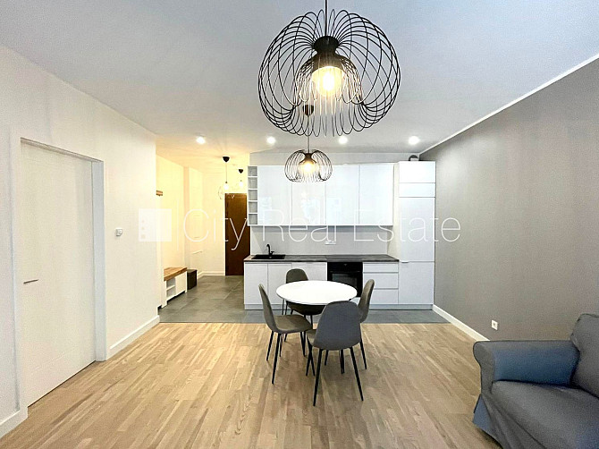 Jaunceltne, fasādes māja, labiekārtota apzaļumota teritorija, slēgts pagalms, pagalmā bērnu Rīga - foto 4