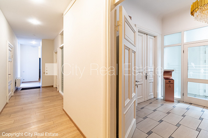 Pagalma māja, renovēta māja, ieeja no pagalma, terase, logi vērsti uz pagalma pusi, logi Rīga - foto 10