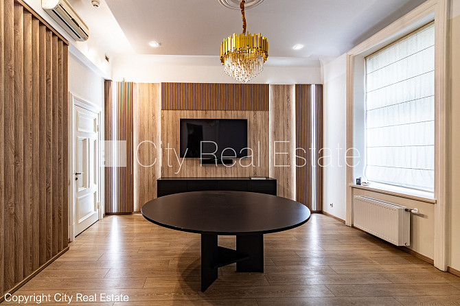 Pagalma māja, renovēta māja, ieeja no pagalma, terase, logi vērsti uz pagalma pusi, logi Rīga - foto 2