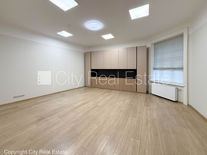 Pagalma māja, renovēta māja, ieeja no pagalma, terase, logi vērsti uz pagalma pusi, logi Rīga - foto 11