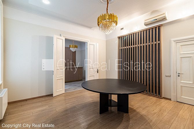 Pagalma māja, renovēta māja, ieeja no pagalma, terase, logi vērsti uz pagalma pusi, logi Rīga - foto 5