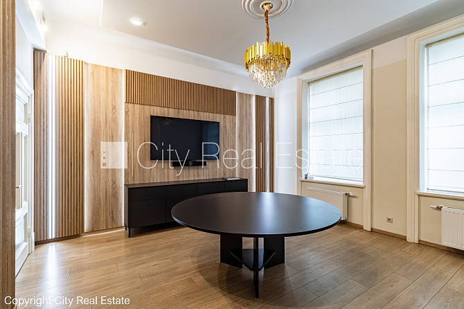 Pagalma māja, renovēta māja, ieeja no pagalma, terase, logi vērsti uz pagalma pusi, logi Rīga - foto 4