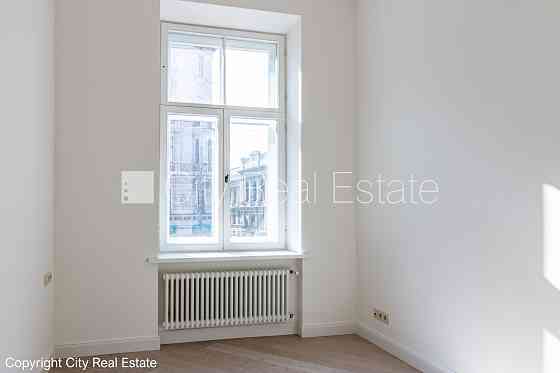 Фасадный дом, реновированный дом, закрытый двор, вход с улицы и со двора, лифт, Rīga