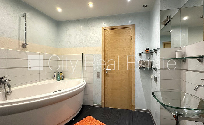 Renovēta māja, ir lifts, kāpņu telpa pēc kapitālā remonta, logi vērsti uz ielas pusi, Rīga - foto 7