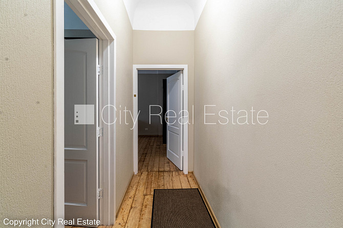 Дом во дворе, благоустроенный озеленённый двор, объект охраняет физическая Рига - изображение 11