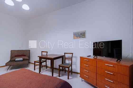 Дом во дворе, охраняемый двор, вход со двора, лифт, кухня, центральное отопление, Рига