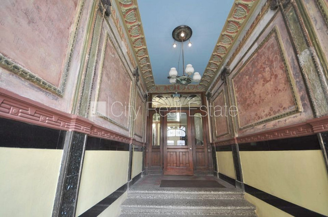 Фасадный дом, реновированный дом, вход с улицы, лифт, лестничная клетка после Рига - изображение 8