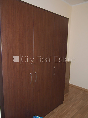 Фасадный дом, реновированный дом, благоустроенная озеленённая территория, вход с Рига - изображение 9