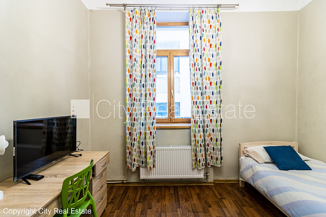 Реновированный дом, окна выходят во двор, количество спален 4 шт., изолированные Рига - изображение 15