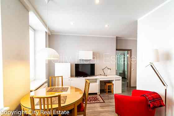 Дом во дворе, реновированный дом, благоустроенный озеленённый двор, закрытый Рига