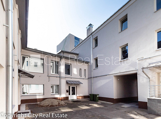 Дом во дворе, реновированный дом, благоустроенный озеленённый двор, закрытый Рига - изображение 14