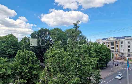 Земля в собственности, фасадный дом, реновированный дом, поменянное покрытие Рига