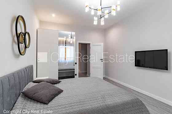 Дом во дворе, реновированный дом, благоустроенный озеленённый двор, закрытый Рига