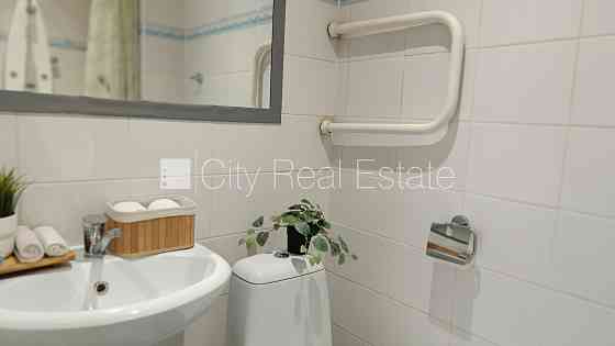 Дом во дворе, реновированный дом, благоустроенная озеленённая территория, Rīga