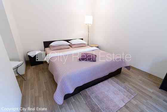 Новостройка, здание во дворе, закрытый двор, вход со двора, лифт, лестничная Rīgas rajons