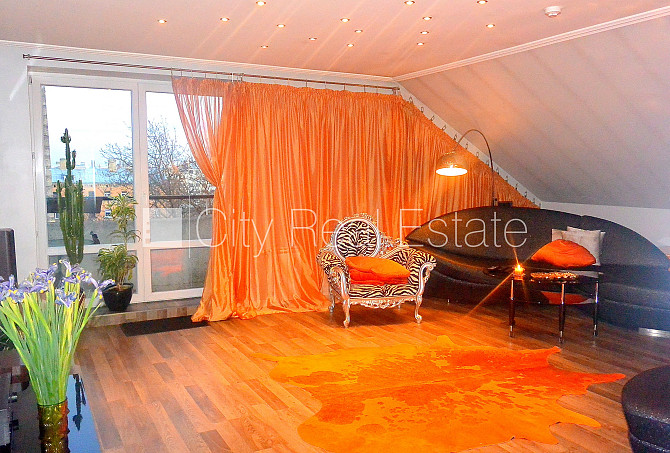 Zeme īpašumā, pagalma māja, ķieģeļu mūra sienas, labiekārtota apzaļumota teritorija, Rīga - foto 1