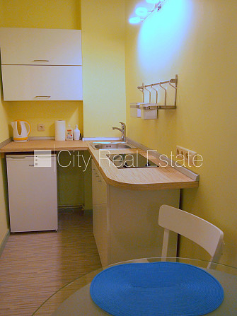 Здание во дворе, благоустроенный озеленённый двор, закрытый двор, вход со двора, Рига - изображение 11