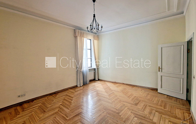 Zeme īpašumā, fasādes māja, renovēta māja, mainīts Jumta segums, labiekārtota apzaļumota Rīga - foto 14