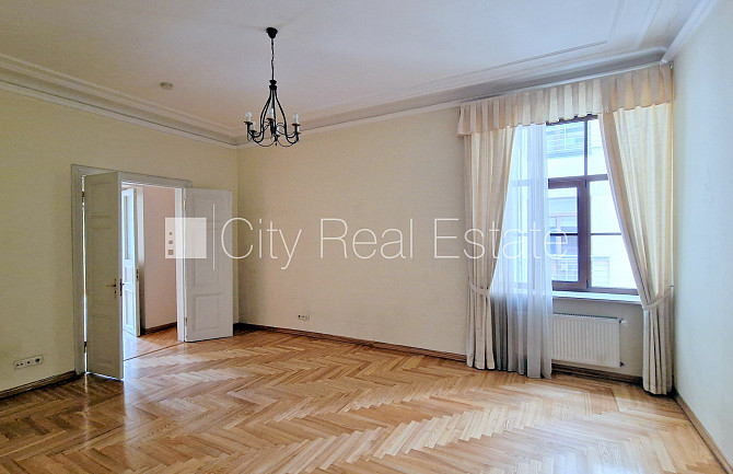 Zeme īpašumā, fasādes māja, renovēta māja, mainīts Jumta segums, labiekārtota apzaļumota Rīga - foto 13