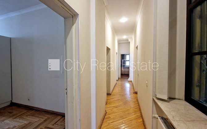 Zeme īpašumā, fasādes māja, renovēta māja, mainīts Jumta segums, labiekārtota apzaļumota Rīga - foto 16