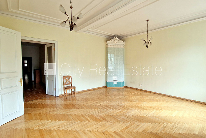 Zeme īpašumā, fasādes māja, renovēta māja, mainīts Jumta segums, labiekārtota apzaļumota Rīga - foto 11