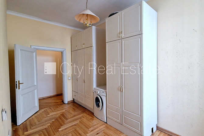 Zeme īpašumā, fasādes māja, renovēta māja, mainīts Jumta segums, labiekārtota apzaļumota Rīga - foto 18