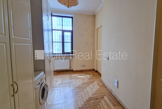 Zeme īpašumā, fasādes māja, renovēta māja, mainīts Jumta segums, labiekārtota apzaļumota Rīga - foto 19