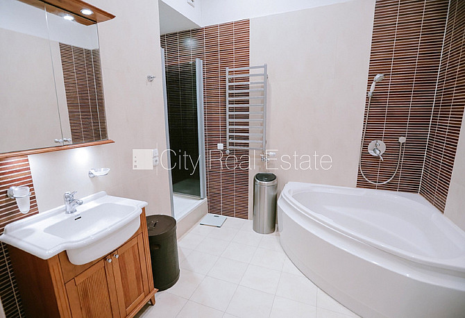 Fasādes māja, renovēta māja, ķieģeļu mūra sienas, fasāde ar dekoratīvo apmetumu, Rīga - foto 12