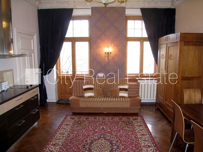 Fasādes māja, ir lifts, kāpņu telpa pēc kosmētiskā remonta, viena istaba izolēta, studio Rīga - foto 10