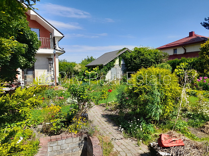 Благоустроенный озеленённый двор, подъездная дорога покрыта брущаткoй, Елгава и Елгавский край - изображение 10