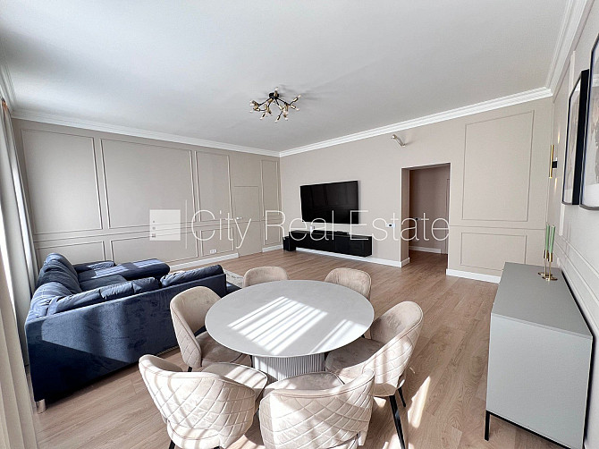 Fasādes māja, renovēta māja, iespēja nomāt autostāvvietu, kāpņu telpa pēc kapitālā Rīga - foto 6