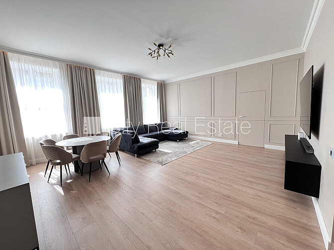 Fasādes māja, renovēta māja, iespēja nomāt autostāvvietu, kāpņu telpa pēc kapitālā Rīga - foto 5