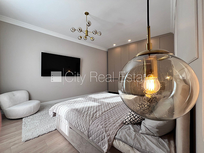 Fasādes māja, renovēta māja, iespēja nomāt autostāvvietu, kāpņu telpa pēc kapitālā Rīga - foto 14