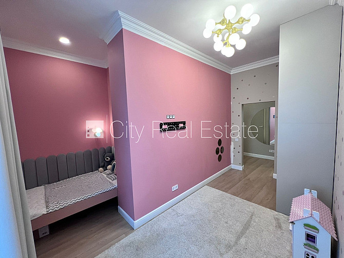 Fasādes māja, renovēta māja, iespēja nomāt autostāvvietu, kāpņu telpa pēc kapitālā Rīga - foto 16