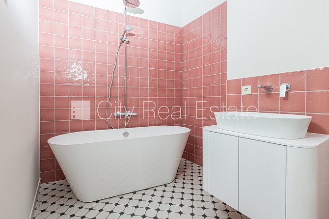 Fasādes māja, restaurēta māja, slēgts pagalms, ir lifts, kāpņu telpa pēc kapitālā Rīga - foto 13