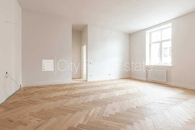 Здание во дворе, реновированный дом, закрытый двор, лифт, лестничная клетка после Рига - изображение 1