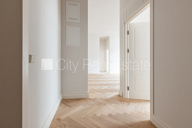 Здание во дворе, реновированный дом, закрытый двор, лифт, лестничная клетка после Рига - изображение 11